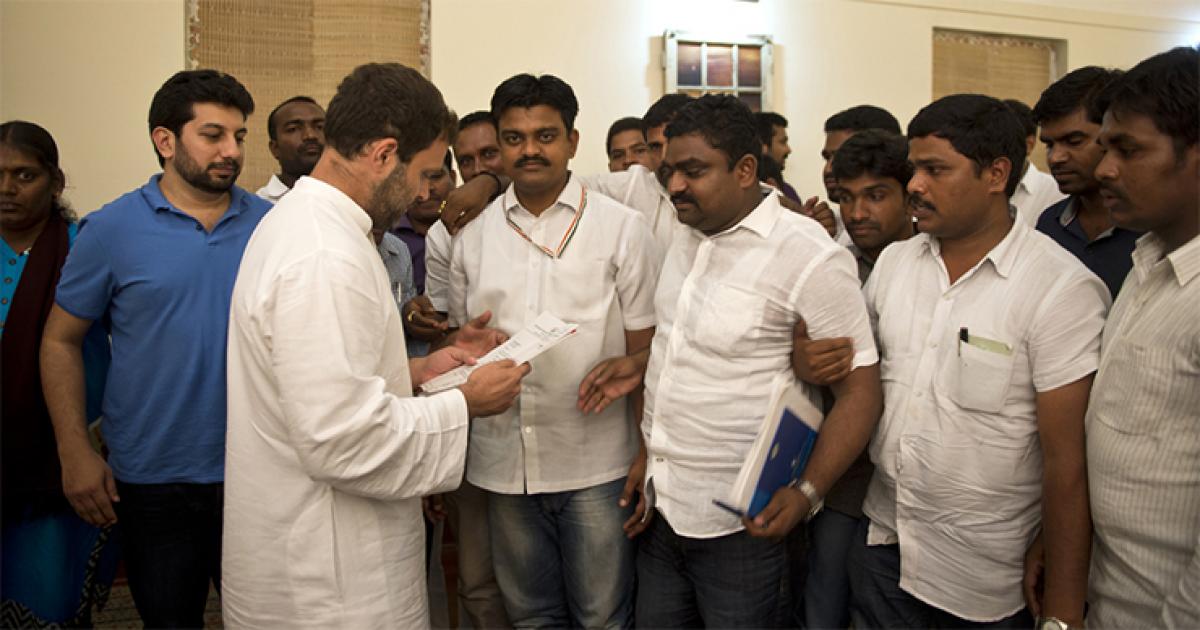 Members of OU JAC called on AICC Vice President Rahul Gandhi in New Delhi on Friday and invited him to address a meeting at OU campus slated to be held shortly. 